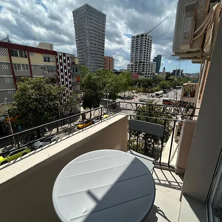 Luxury Apartment *